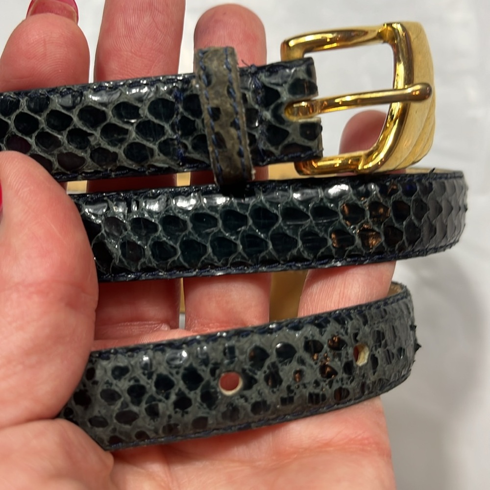 Vintage BLACK Snakeskin skinny BELT FITS 24-28” S M, shiny golden buckle vintage